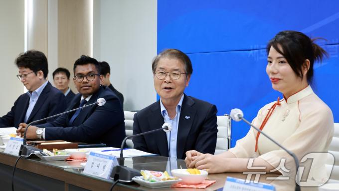 [사진] 현장 간담회 발언하는 이정식 장관