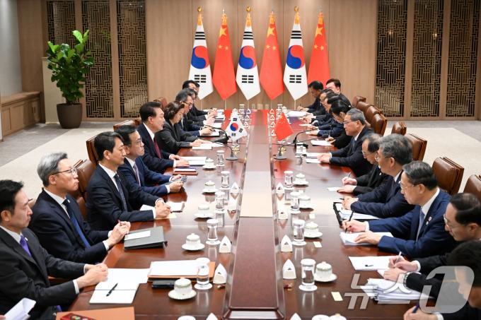 [사진] 윤 대통령, 리창 중국 총리와 양자회담