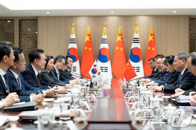 [사진] 마주앉은 한중