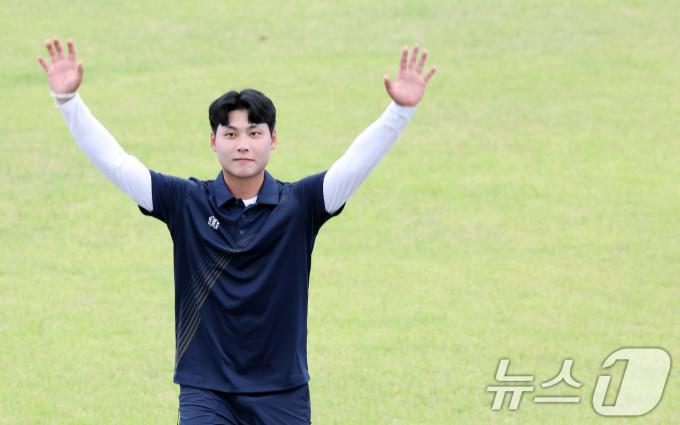 [사진] '리커브 개인' 이우석, 금메달 미소