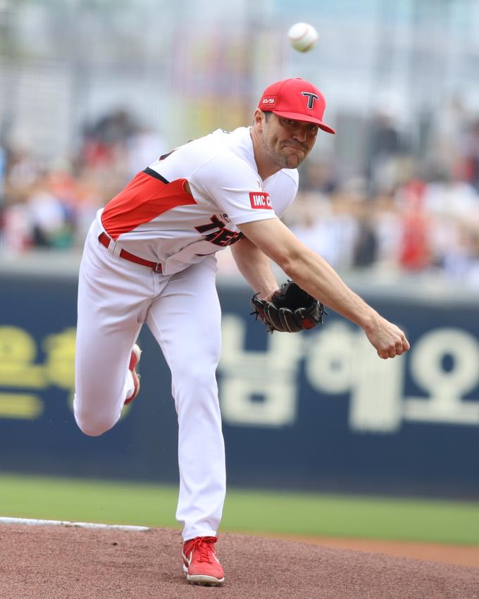 KIA 타이거즈 외국인 투수 제임스 네일이 26일 열린 KBO리그 광주 두산 베어스전에 선발 등판해 역투하고 있다. (KIA 타이거즈 제공)