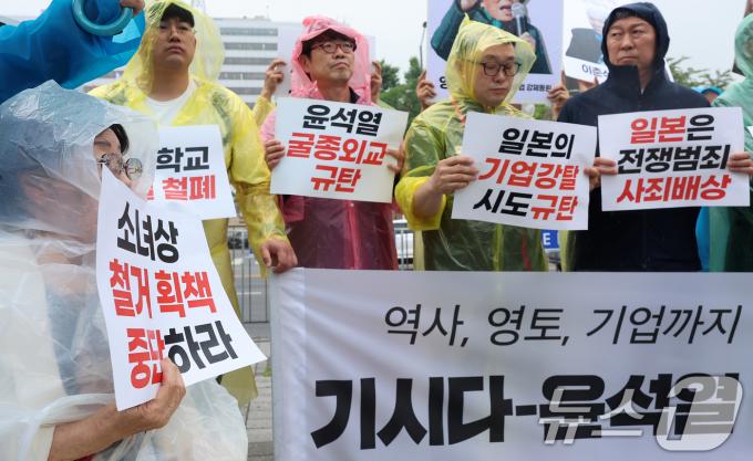 [사진] 한일정상회담 규탄 기자회견 참석한 이용수 할머니