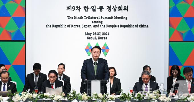 [사진] 한자리에 모인 한중일 정상