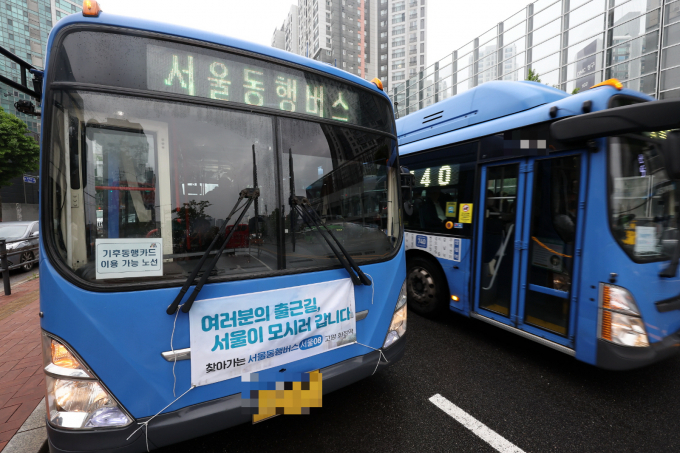 서울시가 다음달부터 퇴근길에도 동행버스를 운행한다. /사진=뉴시스