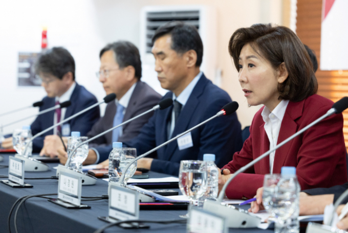  나경원 국회의원 당선인이 당 대표 출마 가능성을 시사했다. 사진은 한국신문방송편집인협회 초청 토론에서 기조발언을 하고 있는 나 당선인. / 사진= 뉴스1
