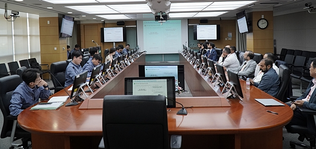 지난 23일 대전 한수원 중앙연구원에서 UAE 바라카 원전 운영사인 나와(Nawah)와 원전 안전설비 비파괴검사 기량검증 분야 기술교류 워크숍이 열리고 있다./사진제공=한국수력원자력