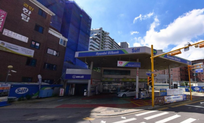 나이스신용평가는 코람코라이프인프라리츠의 신용등급을 'A-/Stable'로 신규 평가했다. 이번 신용등급 평가는 지난달 17일 확정됐던 회사  미공시등급의 공시 전환 요청으로 인해 이뤄졌다. 사진은코람코라이프인프라리츠(REITs·부동산투자회사)가 보유했다가 올 초 매각에 나선 경기 시흥 '군자셀프 주유소' 전경. /사진 제공=부동산플래닛