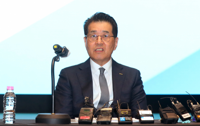 장인화 포스코그룹 회장이 '2024 글로벌 볼런티어 위크'를 맞아 봉사활동을 진행했다. 사진은 지난 3월 기자 간담회에 참석한 장 회장 모습으로 기사 내용과는 무관함. /사진=뉴시스