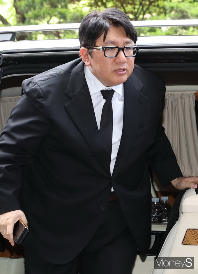 [머니S포토] UAE 대통령 재계 회동에 참석한 하이브 '방시혁'