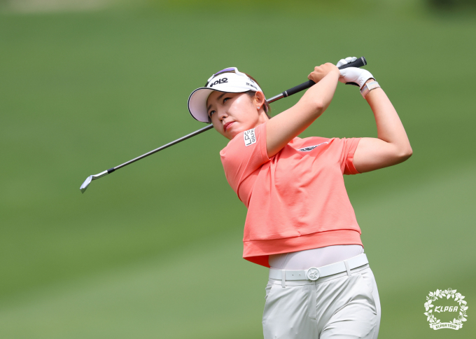 KLPGA 투어 E1 채리티 오픈 정상에 오른 배소현이 여자 골프 세계 랭킹 135위에 자리했다. /사진= KLPGA