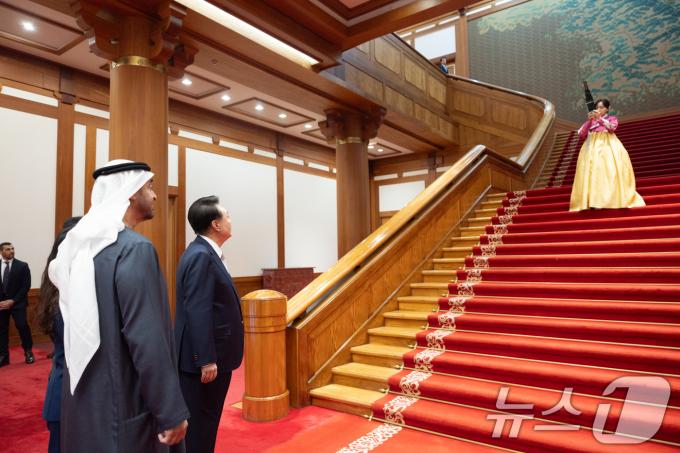 [사진] 윤석열 대통령, 모하메드 UAE 대통령과 생황 연주 감상