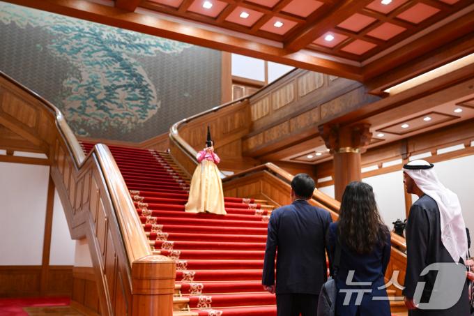 [사진] 윤석열 대통령, 모하메드 UAE 대통령과 생황 연주 감상