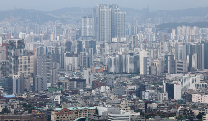 지난 3~4월 집합건물의 생애최초 구입 비율은 1~2월과 달리 수도권에서 더 높은 비율을 나타냈다. 지난달 수도권 생애최초 구입 비율은 46.6%로 나타나 2021년 이래 지속적으로 상승하는 추세다./사진=뉴스1