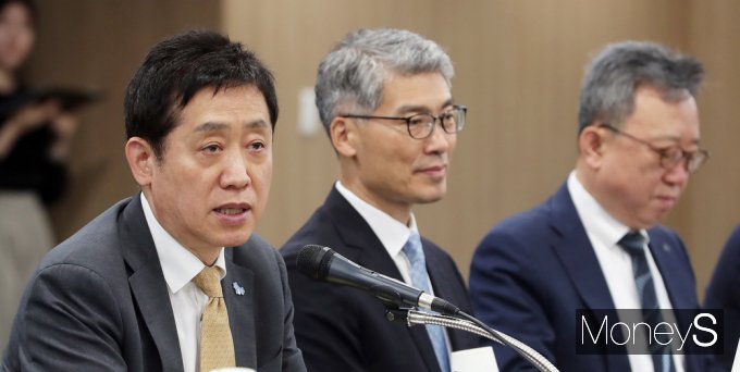 [머니S포토] 금융위 김주현 
