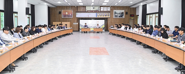 지난 28일 문경시청 대회의실에서 2024년 시·군평가 추진상황 점검 보고회가 열리고 있다./사진제공=경북 문경시