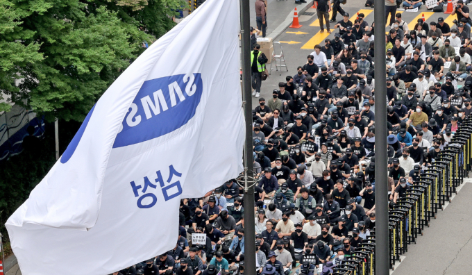 지난 24일 서울 삼성전자 서초사옥에서 진행된 전삼노 단체 행동. /사진=뉴스1