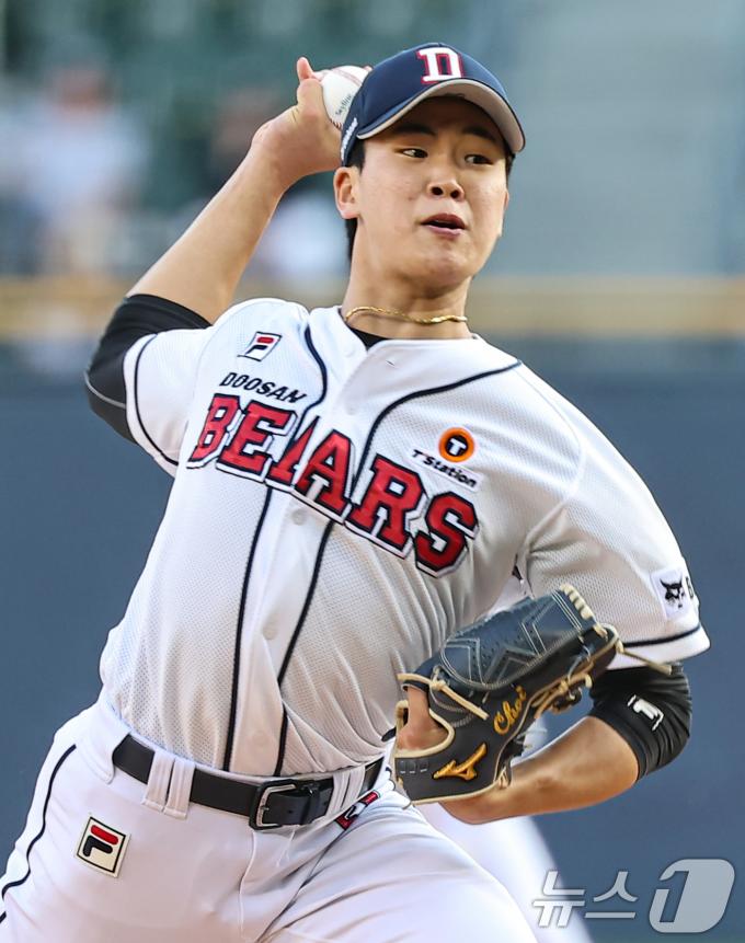 [사진] 두산 최준호, 승리를 위해