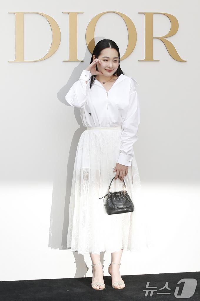 [사진] 김민하, 고운 볼 하트