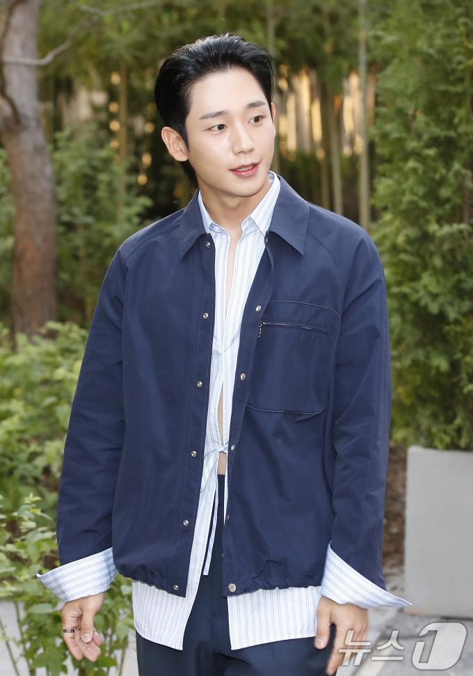 [사진] 정해인, 살짝쿵 노출