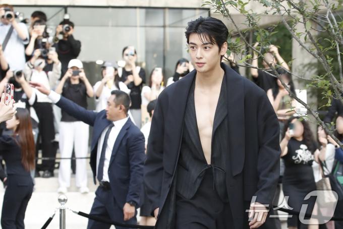 [사진] 차은우, 섹시한 얼굴천재