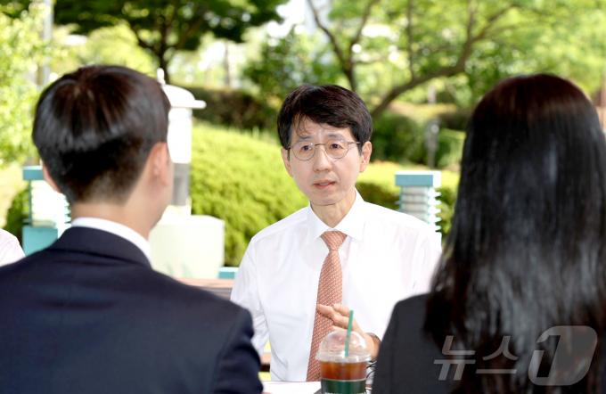 [사진] 대학생 의견 듣는 박종민 권익위 부위원장
