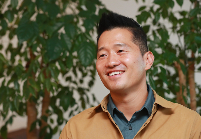 강형욱 훈련사가 '직원 대화 열람'이 사실이라고 인정하면서 그 적절성을 두고 찬반이 뜨겁다. 사진은 강 훈련사. /사진=머니투데이