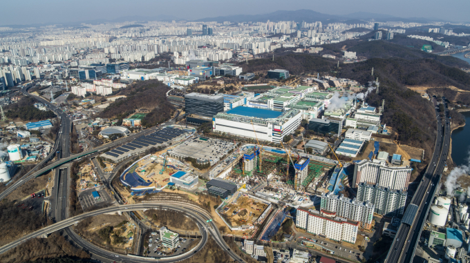 삼성전자 기흥공장 직원 2명이 작업 중 방사선에 피폭되는 사고가 발생했다. 삼성전자 기흥캠퍼스 전경. /사진=뉴시스