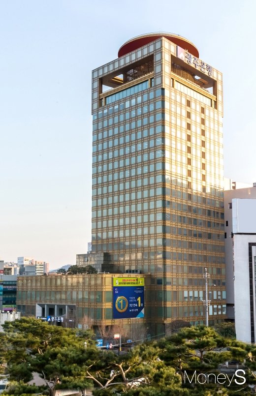 지난 1분기 광주은행 BIS 기준 총자본비율은 15.66%로 양호한 건전성을 보인 것으로 나타났다. 광주은행 본점 전경/사진=머니S DB.