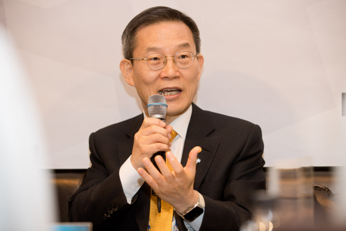  지난 5월8일 오전 세종특별자치시 정부세종청사 인근 식당에서 열린 '과학기술정보통신부 기자간담회'에서 기자들과 질의응답을 하고 있는 이종호 과학기술정보통신부 장관. /사진=과학기술정보통신부 