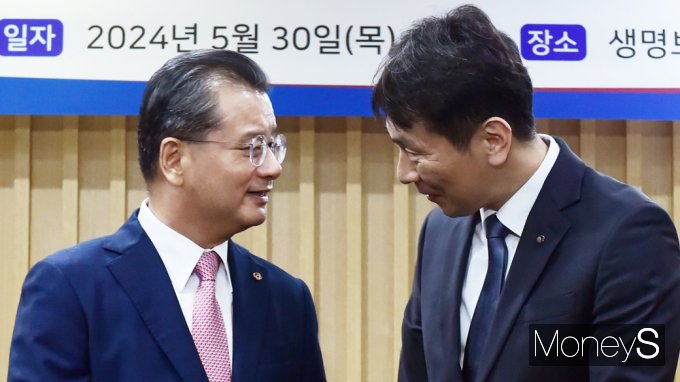 [머니S픽] 보험업계 만난 이복현 