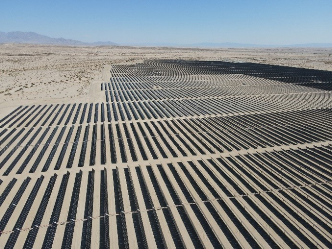 한화큐셀이 완공한 미국 캘리포니아 주 소재 태양광 발전소(50MW). / 사진=한화큐셀 