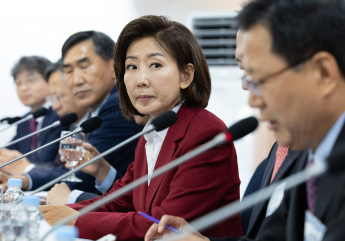 나경원 국민의힘 의원(서울 동작을)이 절충형 지도체제에 대해 논의가 더 필요하다는 입장을 밝혔다. 사진은 나 의원이 지난 27일 서울 중구 한국프레스센터에서 열린 한국신문방송편집인협회 초청 토론에서 패널의 질문을 경청하는 모습. /사진=뉴스1