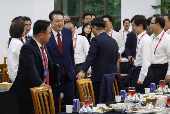 [사진] 여당 워크숍 참석한 윤 대통령
