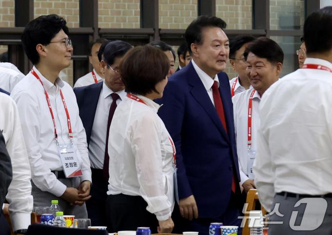 [사진] 여당 워크숍 참석한 윤석열 대통령