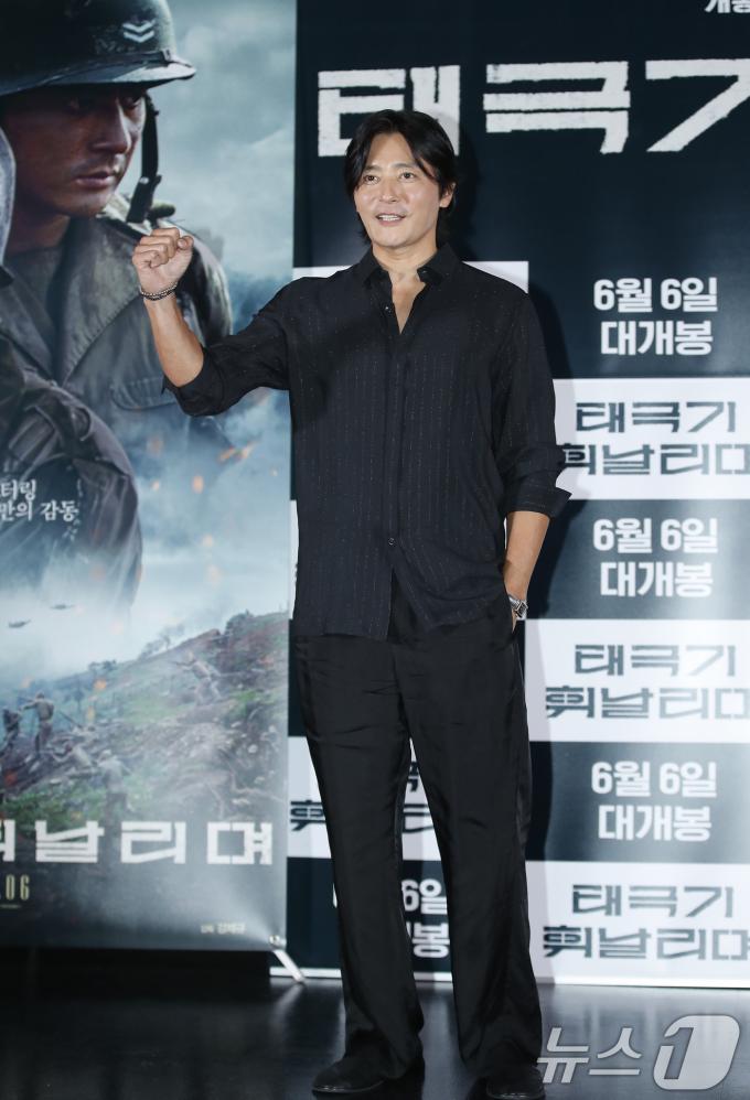 [사진] 장동건 '태극기 휘날리며' 대박