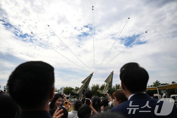 [사진] 우주항공 축제, 블랙이글스 축하비행
