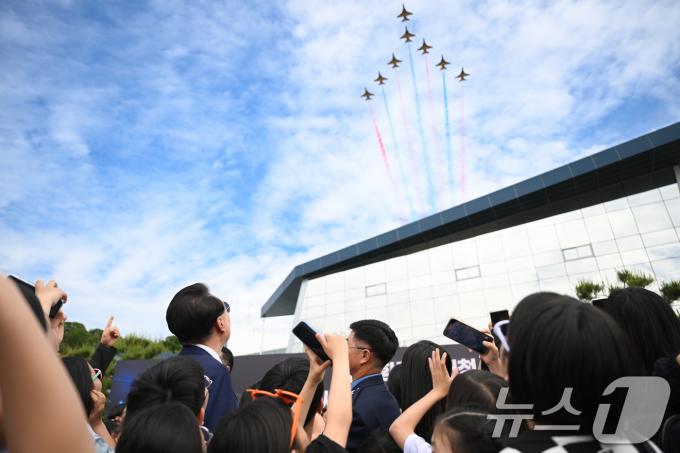 [사진] 우주항공 축제, 블랙이글스 축하비행