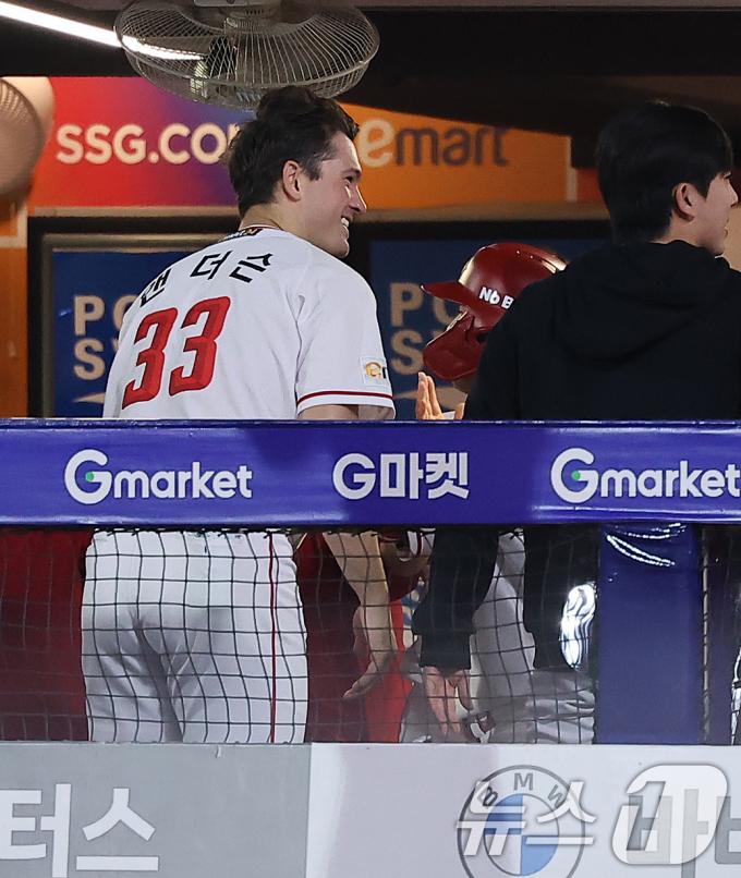 [사진] 앤더슨, 최정 고마워!