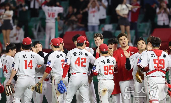 [사진] 길고 긴 8연패에서 탈출한 SSG