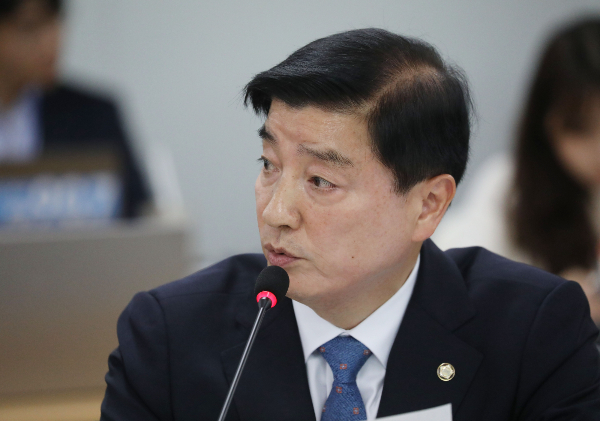 이해식 더불어민주당 수석대변인이 종합부동산세 폐지에 대한 당내 분위기를 설명했다. 사진은 지난해 국회 행정안전위원회의 경기도에 대한 국정감사에서 질의하는 이 수석대변인. /사진=뉴스1