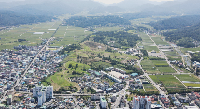 함안 말이산 고분군 전경/사진=경남도
