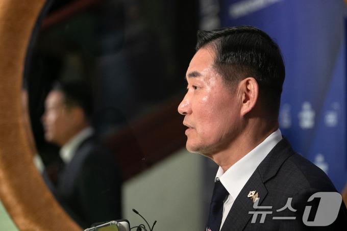 [뉴스1 PICK] 신원식 장관 미 상원의원단과 만나 