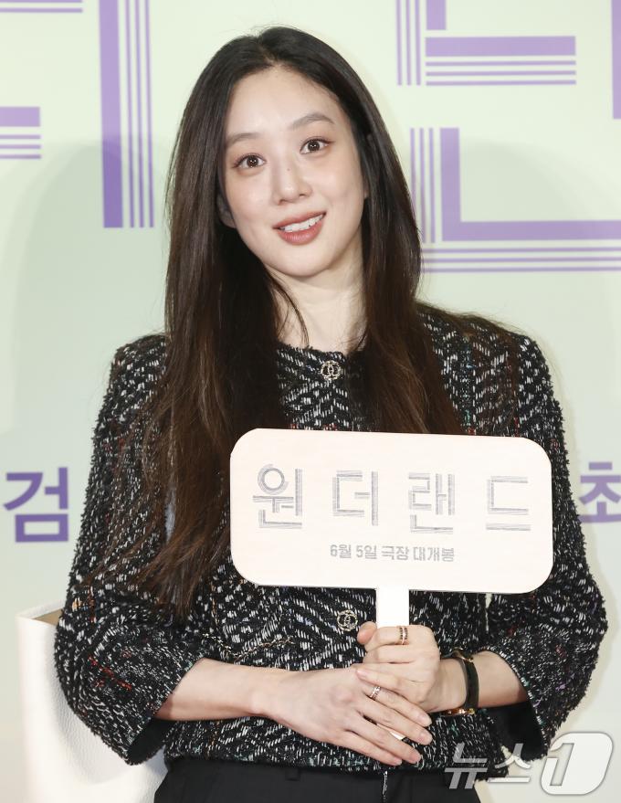 [사진] 정려원, 영화관 온 일타강사