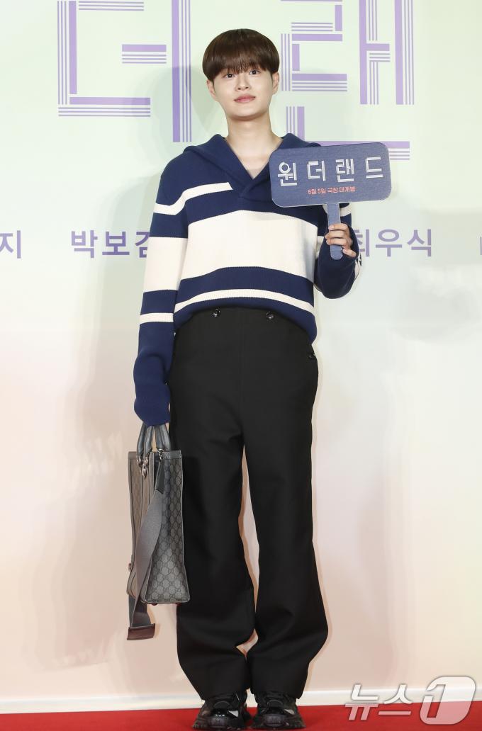[사진] 이대휘 '원더랜드' 보러 왔어요