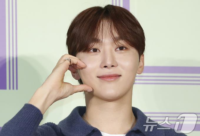 [사진] 세븐틴 승관, 달콤한 볼 하트