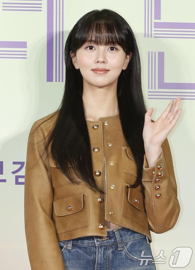 [사진] 김소현, 인형 맞네