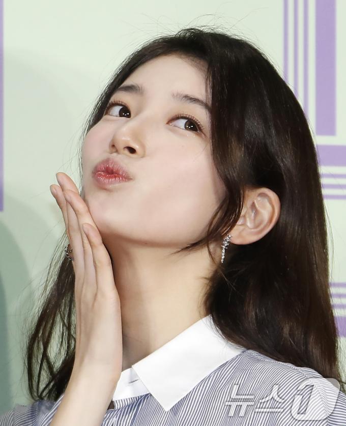 [사진] 수지, 키스