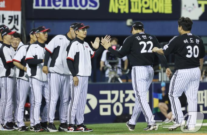 [사진] 두산과의 시즌 3연전 첫 경기에서 승리한 LG