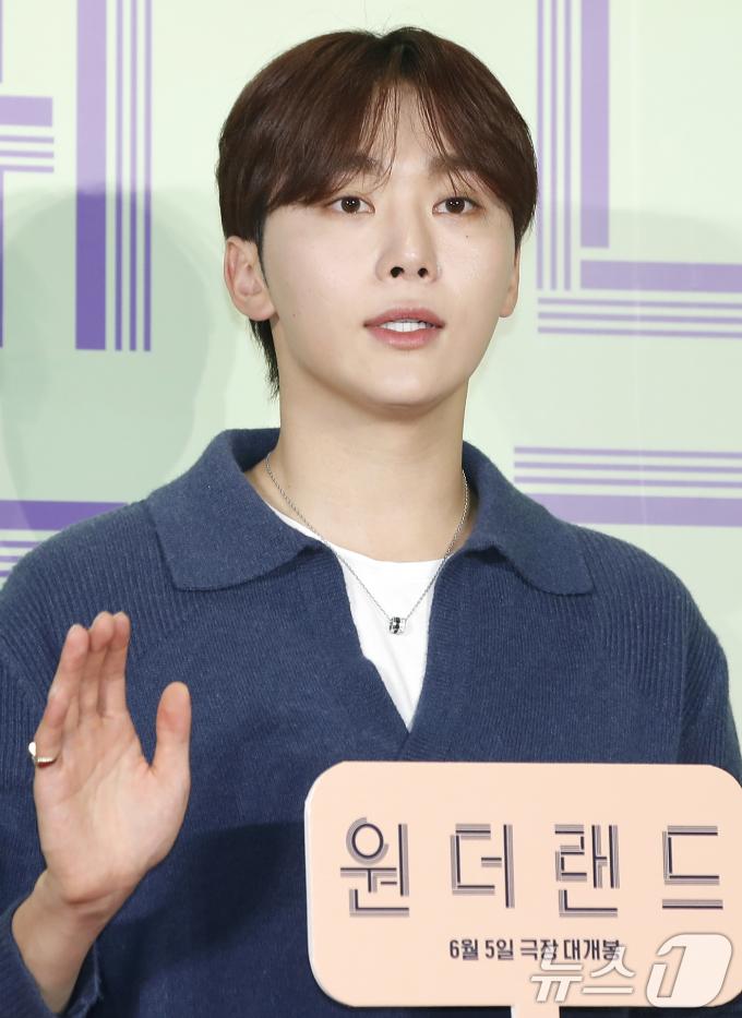 [사진] 세븐틴 승관, 빛나는 손 인사