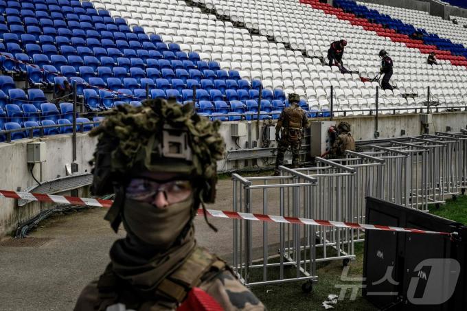 2024 파리 올림픽 축구장을 공격할 계획이던 10대 남성이 체포됐다. ⓒ AFP=뉴스1